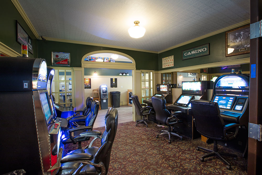 Montana-Bar_Tubbs-Pub_june-17-2016_2015 Montana-Bar_Tubbs-Pub_june-17-2016_2015