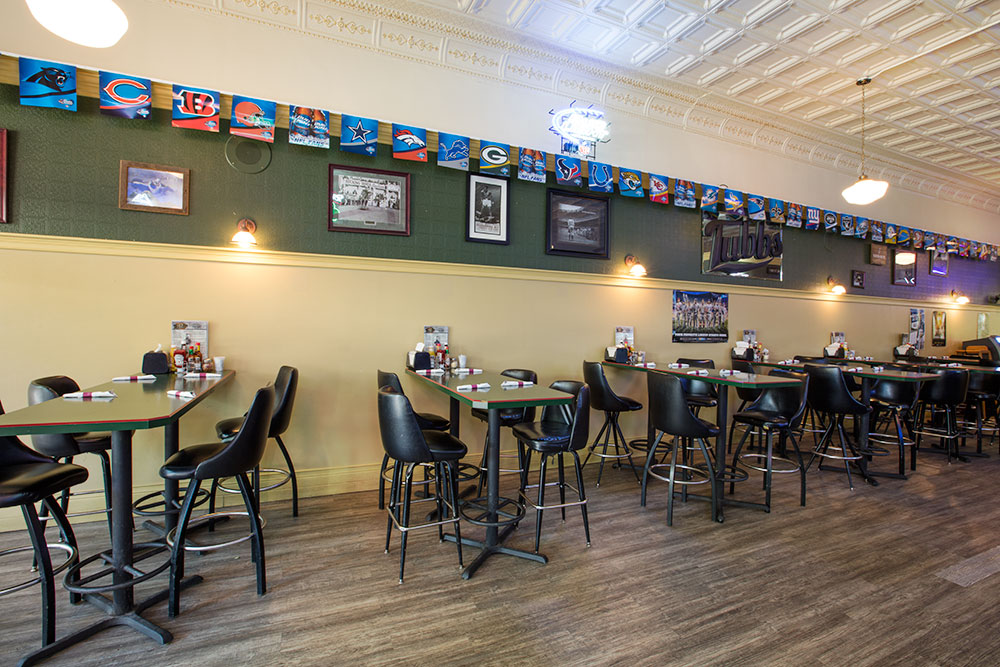 Montana-Bar_Tubbs-Pub_june-17-2016_2020 Montana-Bar_Tubbs-Pub_june-17-2016_2020