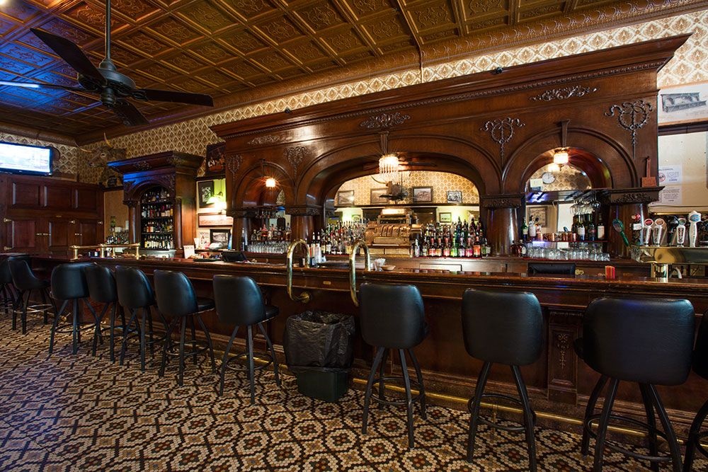 Montana-Bar_Tubbs-Pub_june-17-2016_2000