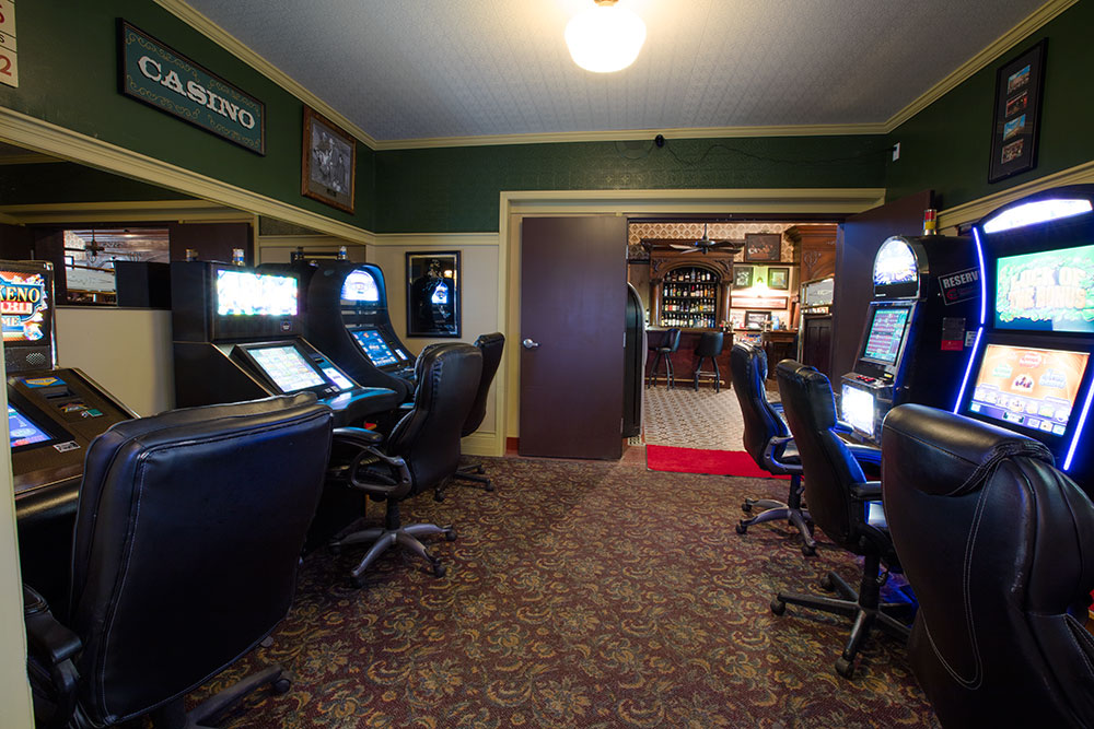 Montana-Bar_Tubbs-Pub_june-17-2016_2016