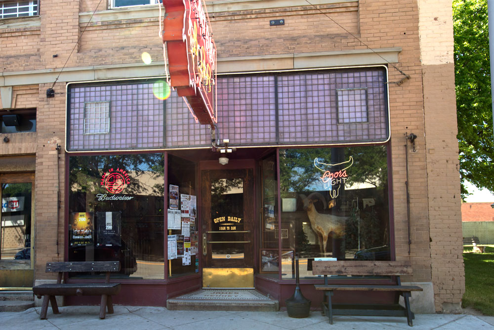 Montana-Bar_Tubbs-Pub_june-17-2016_2026